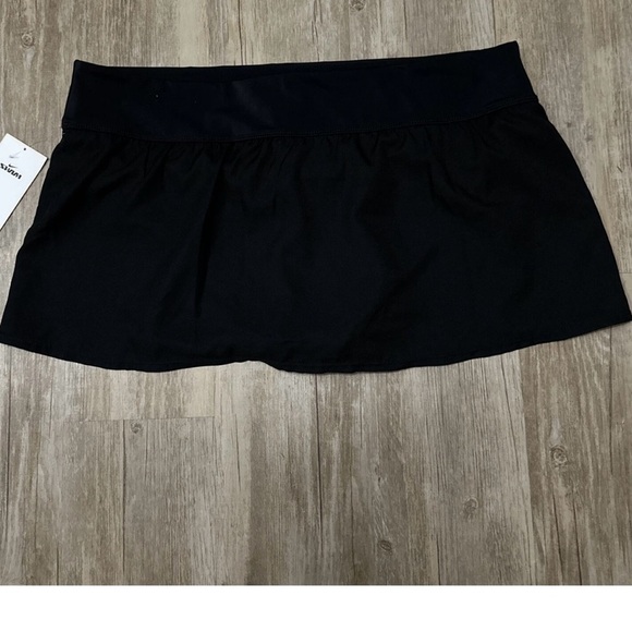 Nike Women's Black Athletic Shorts - Picture 5 of 9